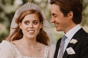 Família real britânica divulga primeiras fotos do casamento da princesa Beatrice