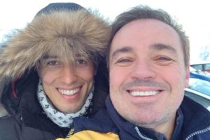 Thiago Salvático posta foto com Gugu para lembrar oito meses da morte do apresentador