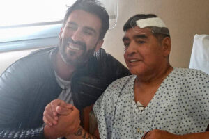 Maradona recebe alta após cirurgia na cabeça