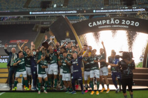 Mesmo com Big Fone, SBT supera audiência da Globo durante a final da Libertadores