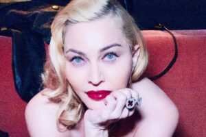 Madonna chama atenção por aparência jovial em cliques no Instagram