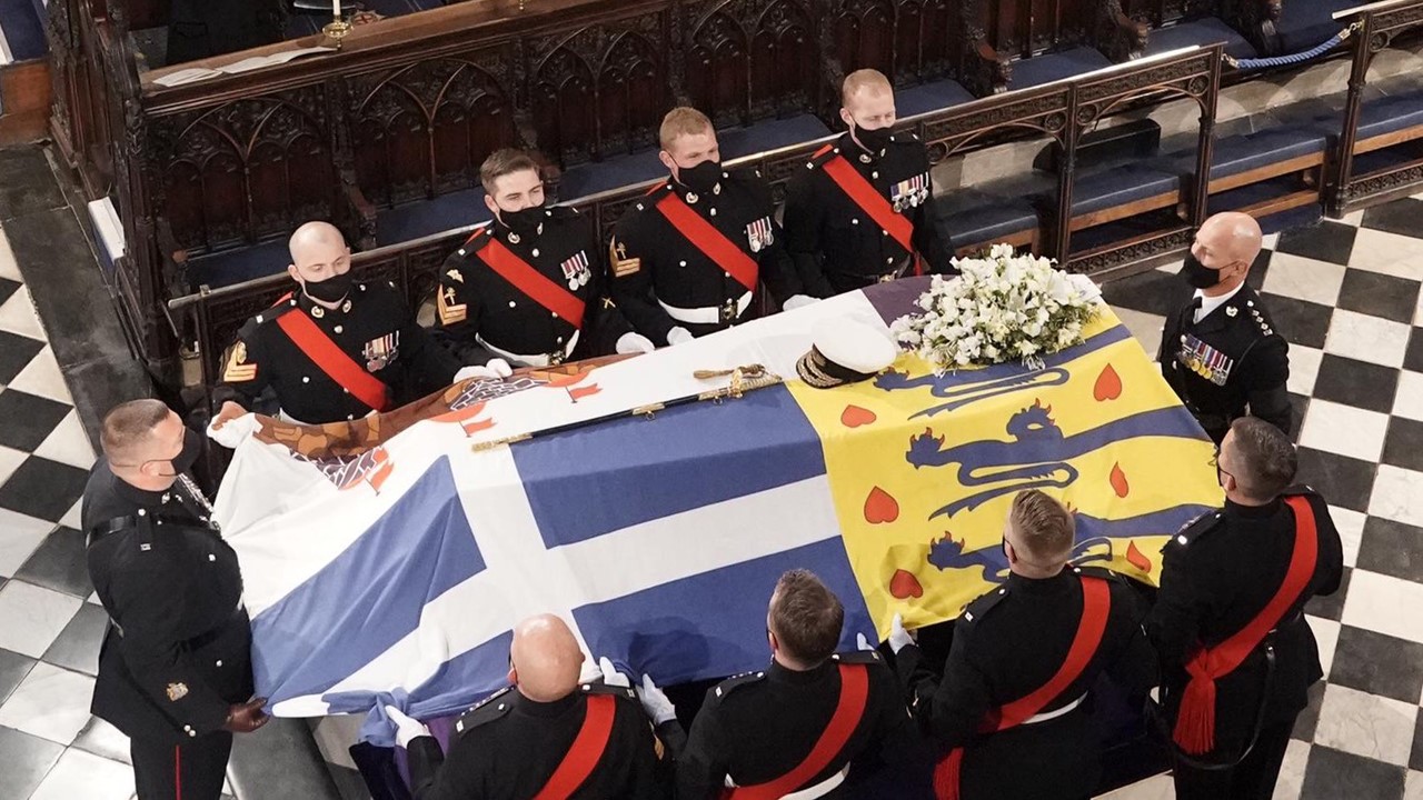 Procissão real e momento de silêncio marcam funeral de príncipe Philip