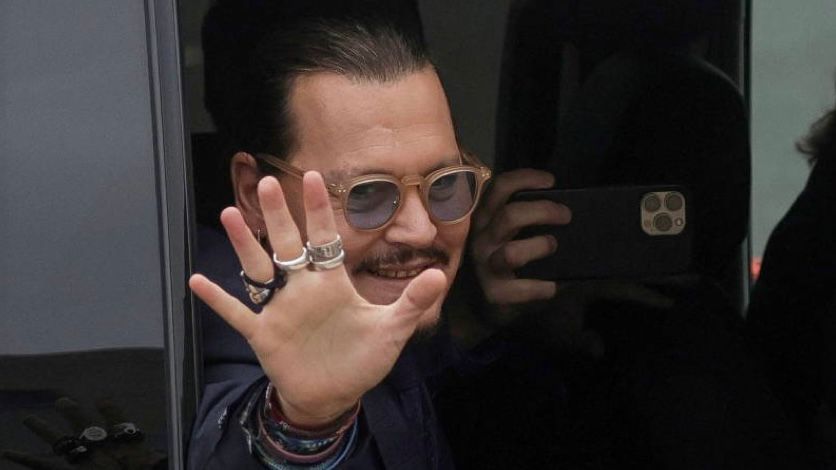 Johnny Depp está namorando sua advogada, diz site - Estadão
