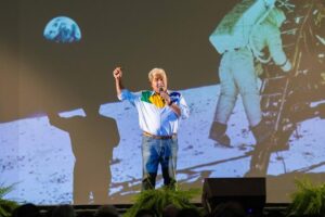 Palestra com astronauta Marcos Pontes lotou Nosso Clube em Limeira