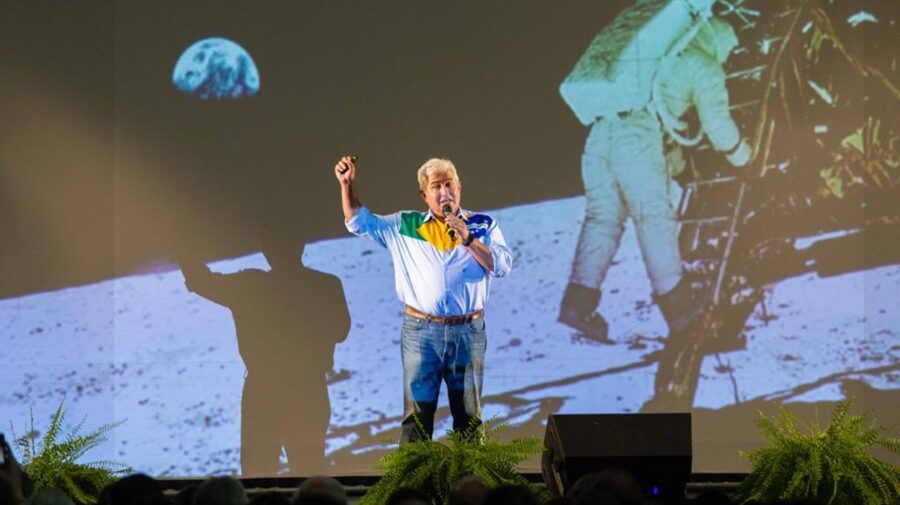 Palestra com astronauta Marcos Pontes lotou Nosso Clube em Limeira